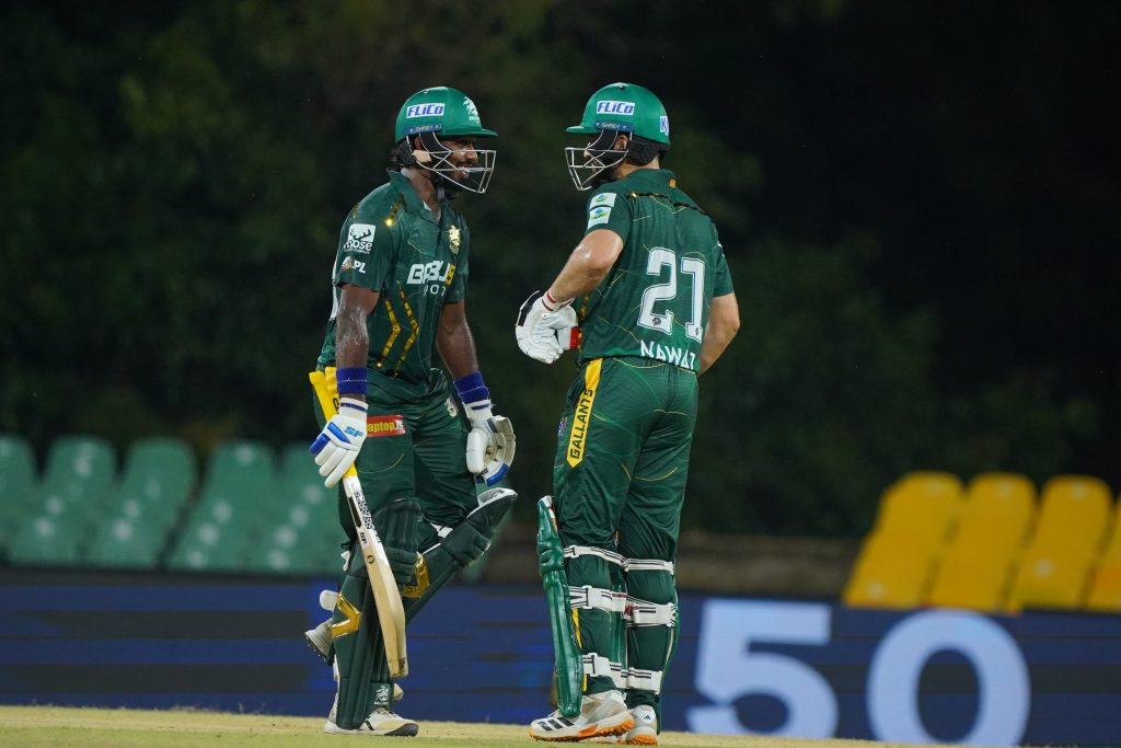 Arachchige fifty, Eshan and Tharindu three-wicket hauls bring Gallants back to winning ways