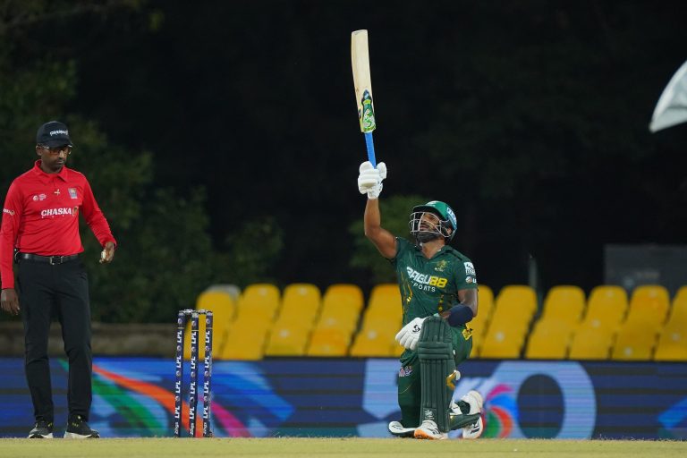 Chamika Karunaratne’s fiery 34-ball 72* keeps Gallants at the top of points table